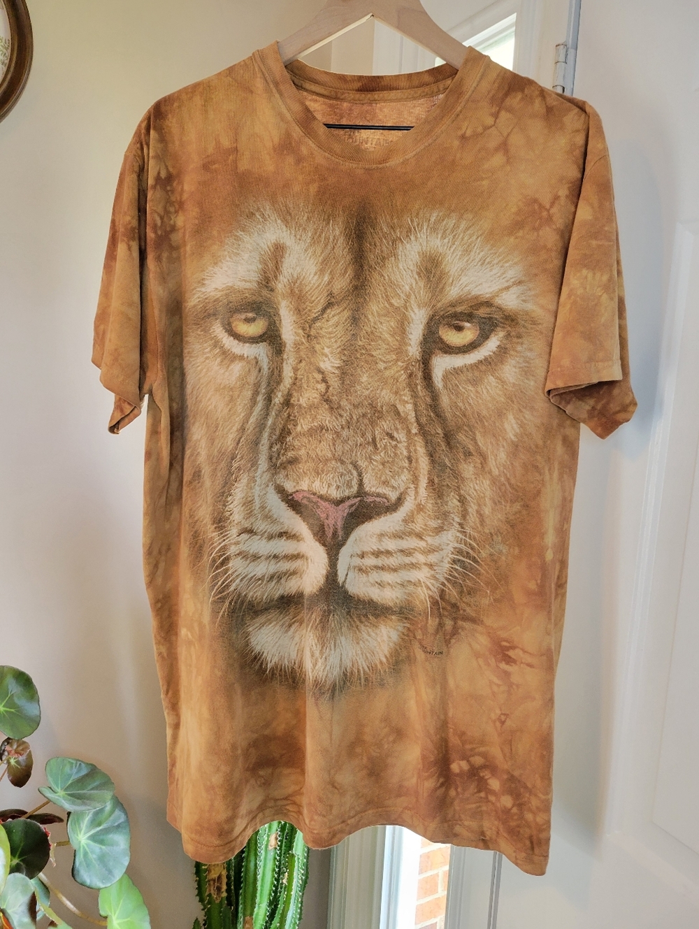 The Mountain Orange Brown Lion Warrior Tie-Dye Cotton Tshirt, Size Mens Large